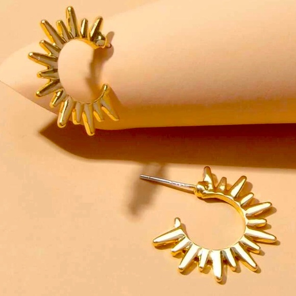🌵4/$30 New Sunshine Hoop Earrings - Picture 3 of 3